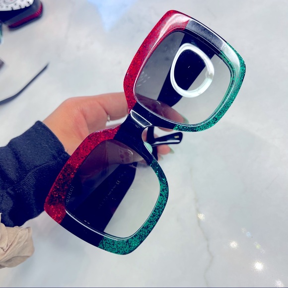 GUCCI
Oversized square-frame glittered sunglasses - Picture 2 of 11